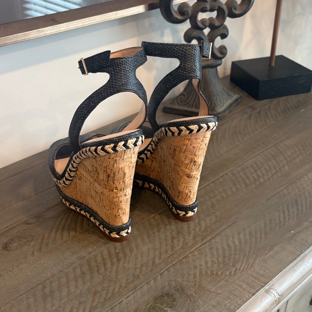 J Lo Black Wedge Sandals (size 10) - Picture 5 of 10